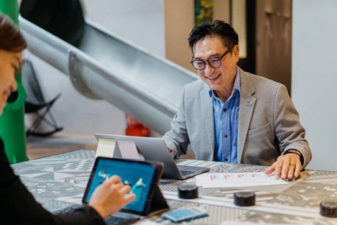 Sentimen Positif Angkat Indeks Menembus 7.000