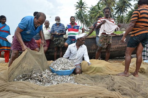 Beban Hidup Nelayan Semakin Berat
