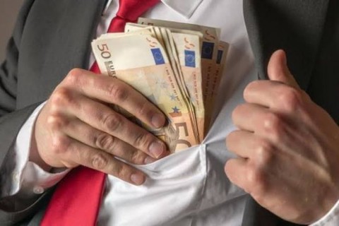 Korupsi Menjegal Arus Investasi