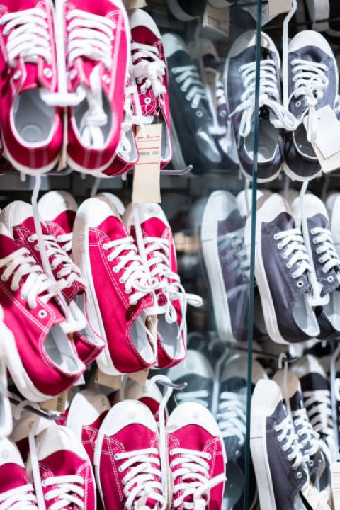 Bertahan Saat Permintaan Tertekan