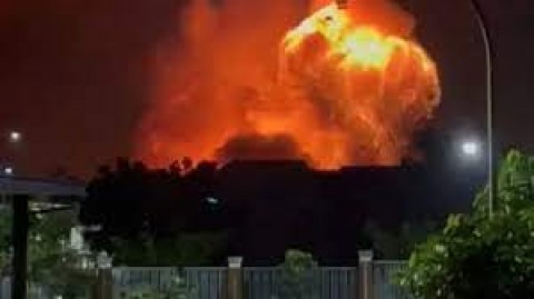 KEBAKARAN GUDANG AMUNISI : LEDAKAN DIPICU AMUNISI KEDALUWARSA