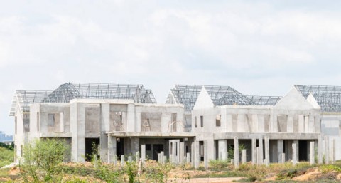 Menghalau ”Hantu-hantu”
Investasi Mangkrak