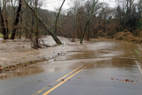 Banjir Berulang,Warga TerjebakLingkungan Kritis