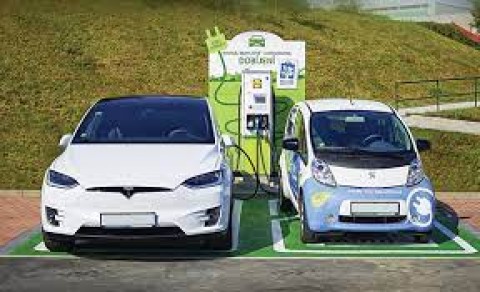 KENDARAAN LISTRIK : BERAT DI ONGKOS PRODUKSI BATERAI