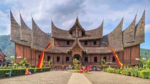 PEREKONOMIAN DAERAH : PARIWISATA SUMBAR JADI POTENSI BESAR