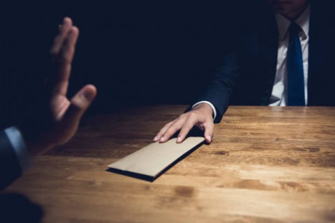 Korupsi Kepala Daerah dan Jerat Partai Politik 