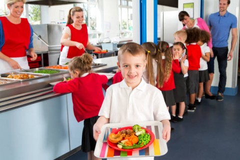 Simulasi Makan Siang Gratis Jadi Bahan ”Belanja Masalah” bagi Pemerintah