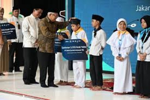 BERBAGI KEBERKAHAN : Wapres Hadiri dan Berikan Santunan bagi 3.333 Anak Yatim
