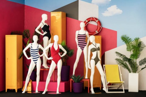 Arab Saudi Gelar Peragaan Baju Renang