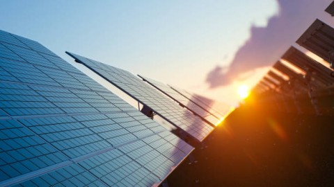 PT PLN Masdar Kembangkan PLTS Terapung di RI