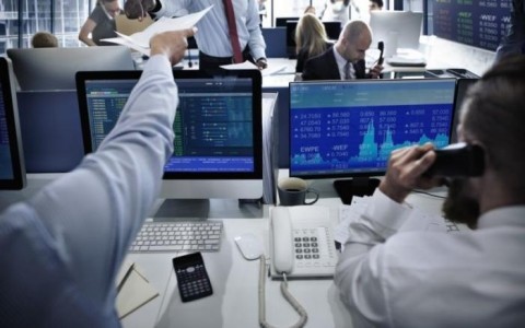 Kinerja Reksadana Offshore Berbasis Saham Naik Dua Digit