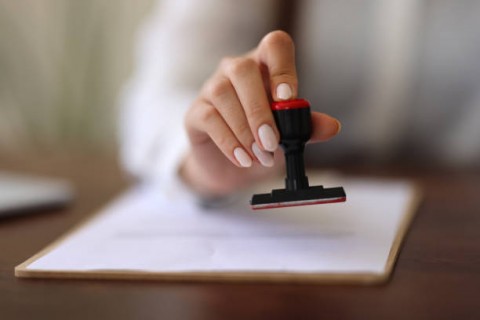 Putus Listrik ke PusatKejahatan Daring