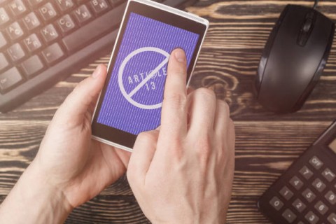 Hujan Kritik Revisi Undang-Undang Penyiaran