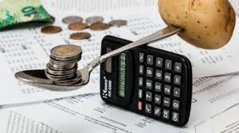 RISIKO KENAIKAN INFLASI : KEMISKINAN PERLU PERHATIAN