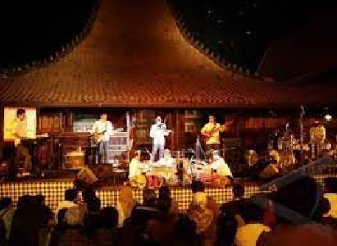 40 TAHUN BENTARA BUDAYA, Hujan Berkat, AnekaKoleksi dan ”Podcast”