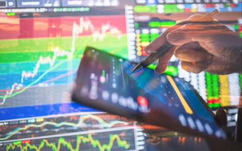 Perusahaan Mode dan Fiber OptikMasuk Bursa