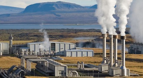 MENANTI UAP PANAS GEOTERMAL