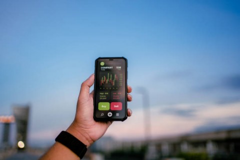 2024, Pasar Smartphone Diproyeksikan Bangkit