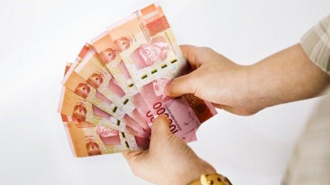 UPAH MINIMUM REGIONAL : Pelaku Usaha Ajukan Uji Materi ke MA