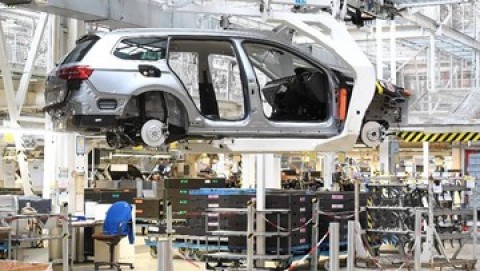 Mengawal Laju Industri Otomotif