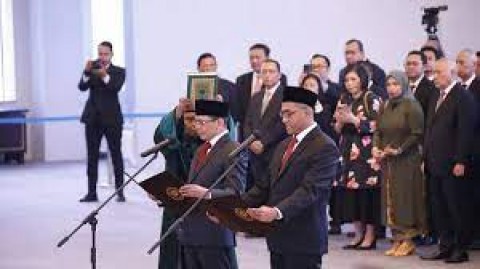 KELEMBAGAAN OJK, Struktur Baru, Tantangan Keuangan Digital Menanti