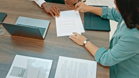  Pemerintah Menetapkan Target Penyaluran KUR sebesar Rp 300 Triliun pada Tahun Depan