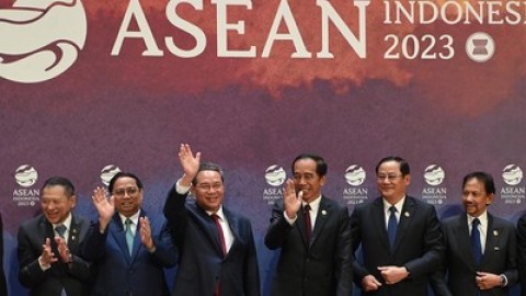 MEMBUKA GERBANG DAGANG ASEAN