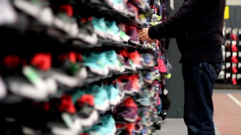 Pabrik Tutup, Ritel Bata Jalan Terus