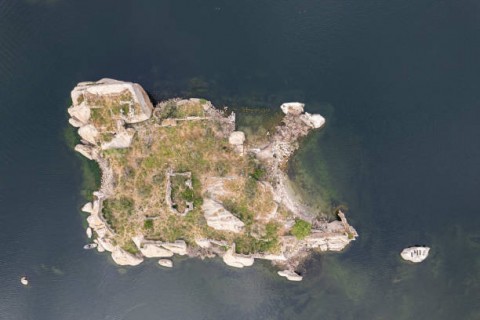 Pulau Kecil Dikuasai Industri Ekstrakti