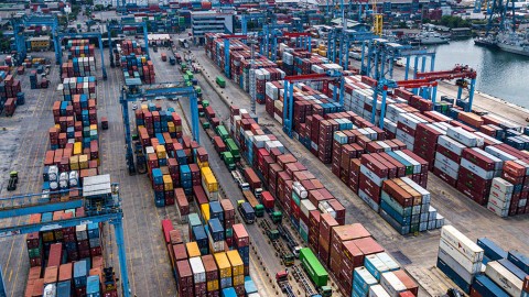 Manufaktur Menggeliat