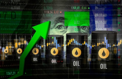 Harga Minyak Melesat, Saham Energi Kian Panas