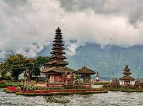 KUNJUNGAN WISMAN 2024 : TARGET TAK MUDAH PARIWISATA