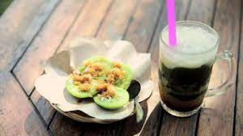 Berbuka dengan Es Daluman dan Laklak Singaraja