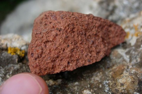  TATA  KELOLA SUMBER DAYA MINERAL : GERAK SEMPIT PENGHILIRAN BAUKSIT