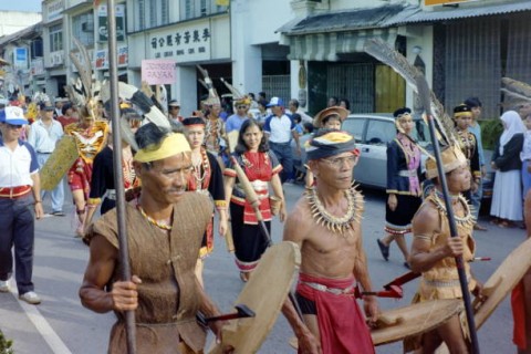 Ritual Naheik Pamau, Ritual menarik batang kayu besar dari Hutan