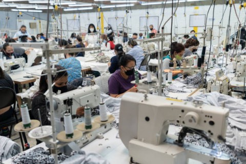 Mengurai Benang Kusut Industri TPT