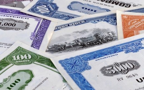 PROSPEK ASET KEUANGAN : SURAT UTANG UNGGULI SAHAM