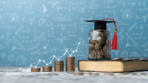 Manufer Pertama Bank untuk Naik Kelas