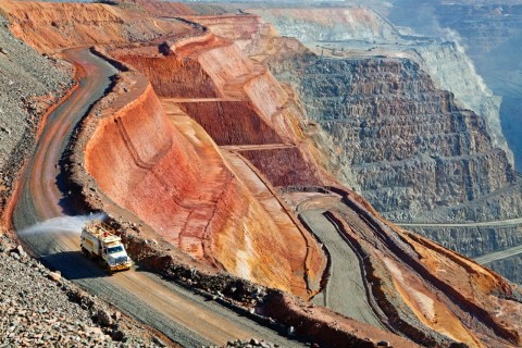 PENGHILIRAN NIKEL : UPAYA MAKSIMAL LOLOSKAN MINERAL NASIONAL