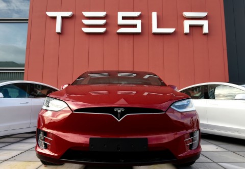 Investasi Baterai Listrik, Emiten Nikel 'Kecele' Tesla