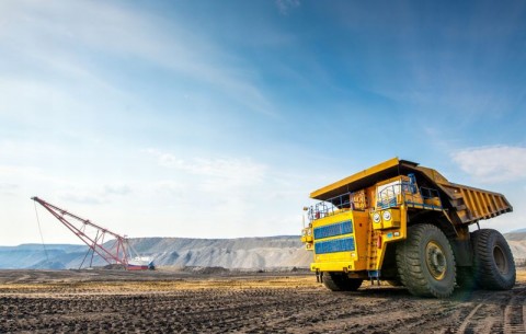 Menggaet Investasi Minerba