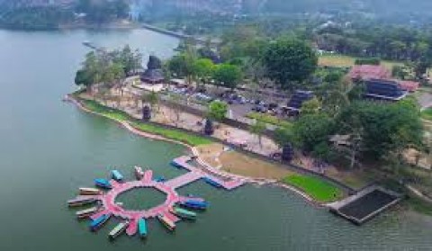 Senja di Wajah Baru Waduk Darma