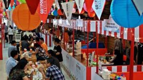 ”Laga” Seru Pelaku UMKM di Luar Stadion Piala Dunia U-17