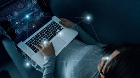 LONJAKAN KONSUMSIINTERNET, PELUANGEKONOMI KREATOR