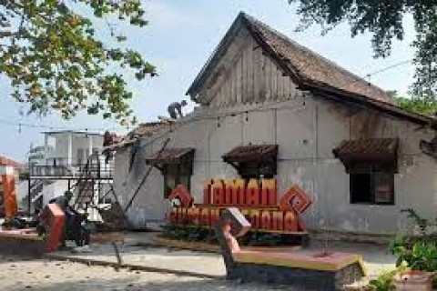 Kreativitas Warga MetroMenghidupi Cagar Budaya