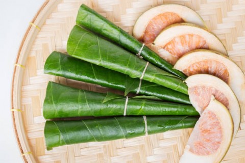 Daniel BoinbalanMenjaga Tradisi dengan Sirih