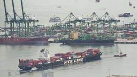 Mempertahankan Surplus Dagang