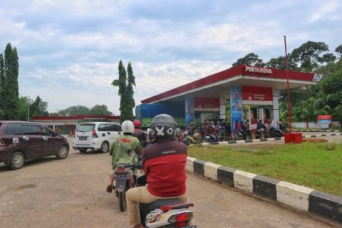 Warga Kendari SulitMendapatkan Pertalite