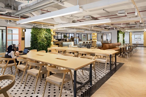 RUANG PERKANTORAN : Co-Working Space Tertahan PHK Startup