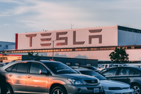 Februari, Erick Thohir Jajaki Kerja Sama dengan Tesla